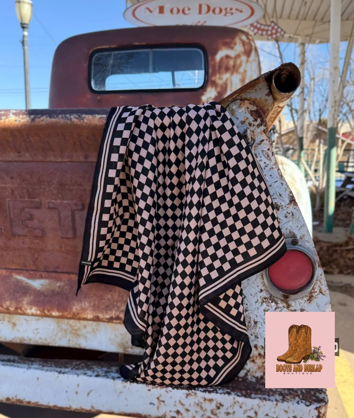 Checkered wild rag